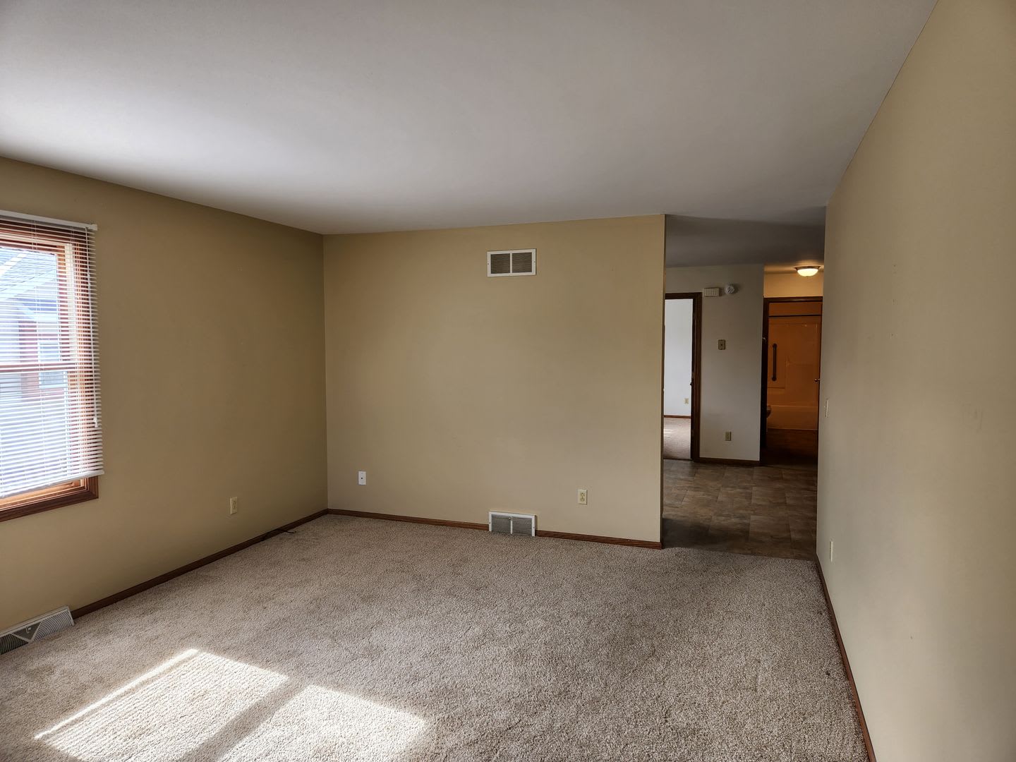 500 504 Kings Lynn Rd – photo 4