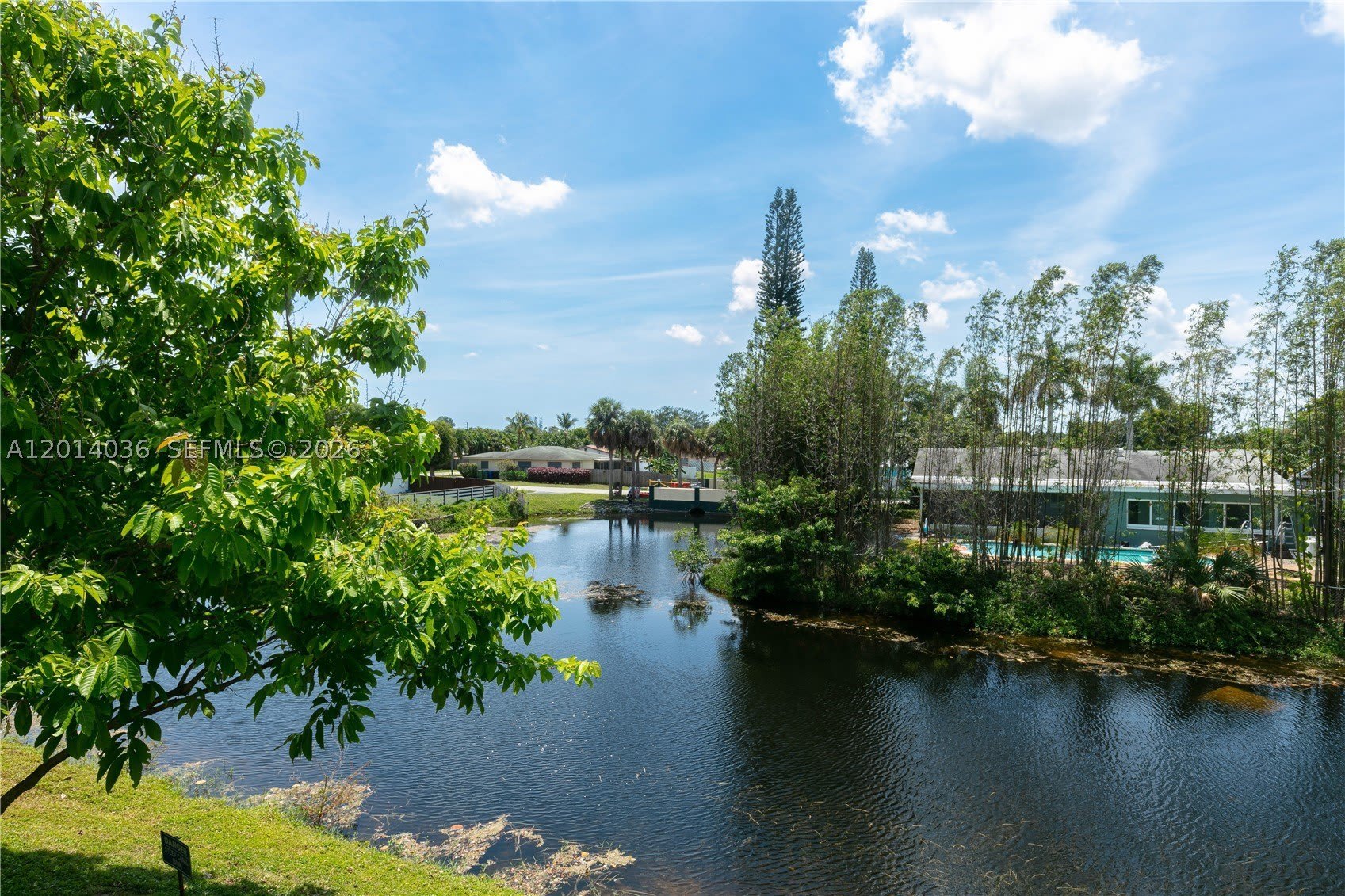 717 Gardens Dr – photo 1