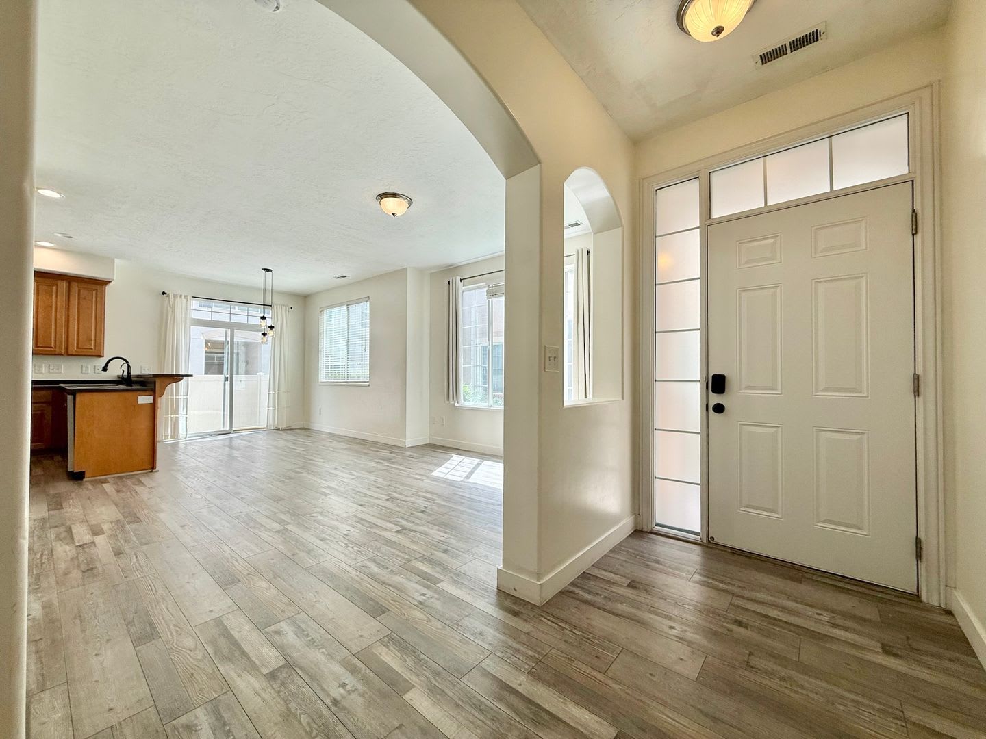 Spacious 3-Bed, 2.5-Bath Townhome – photo 3