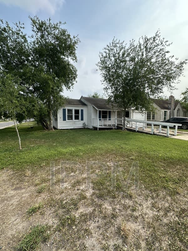 501 W Pierce Ave – photo 1