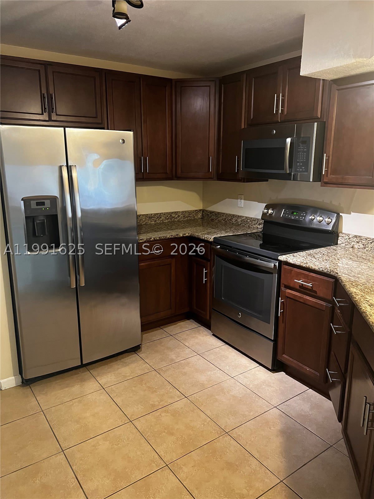 802 Constitution Dr – photo 1