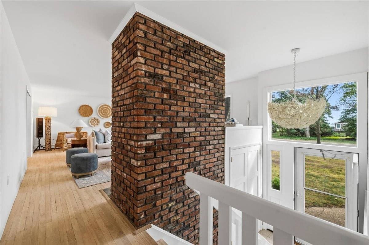 19 Peconic Ave – photo 3