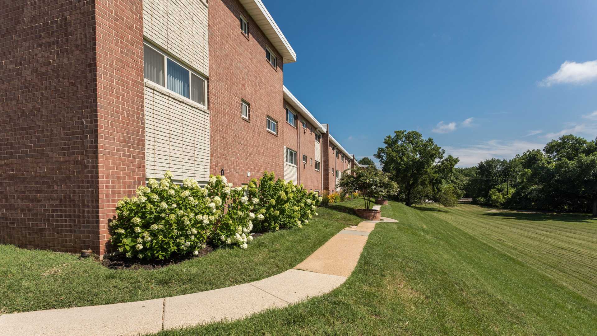 Barclay Square Apartments – photo 2