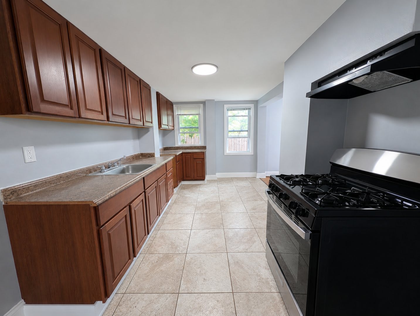 Beautiful 4 Bedroom 1 Bathroom Single Family House for Rent in Asbury Park! – photo 3