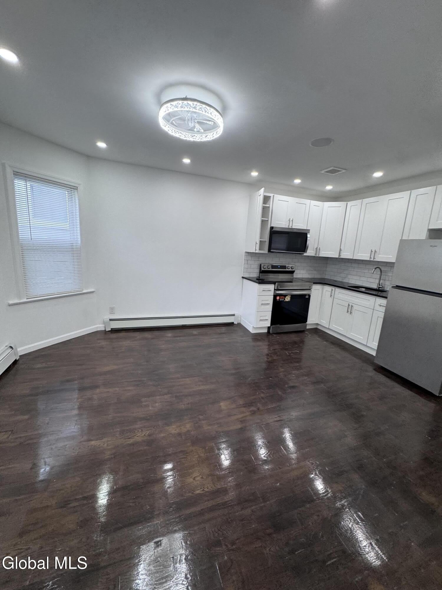 885 Yorkston – photo 4