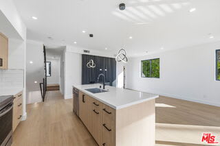 13600 Burbank Boulevard – photo 5