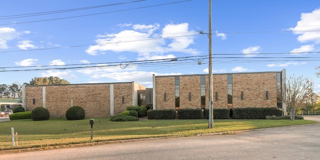 2221 Ross Clark Circle – photo 2