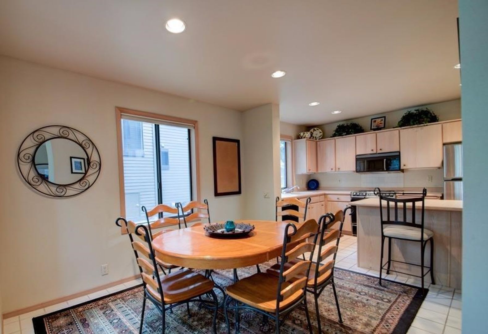 Fully Furnished Eaglewood Condo in Sunriver – Pool, Golf & Trails at Your Doorstep – photo 4