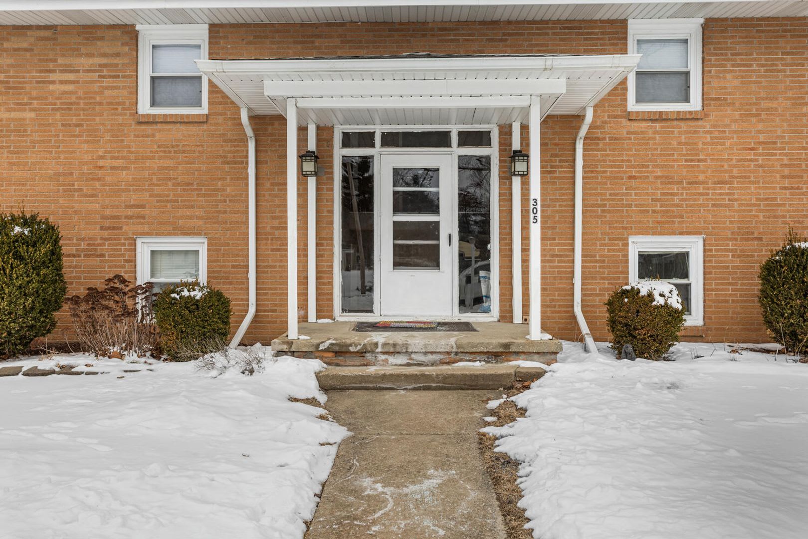305 N Elizabeth – photo 1
