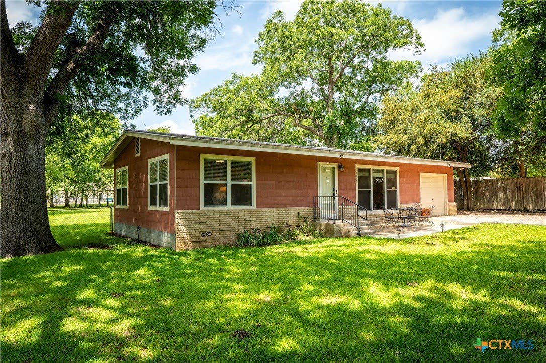 2052 Gruene Road – photo 2