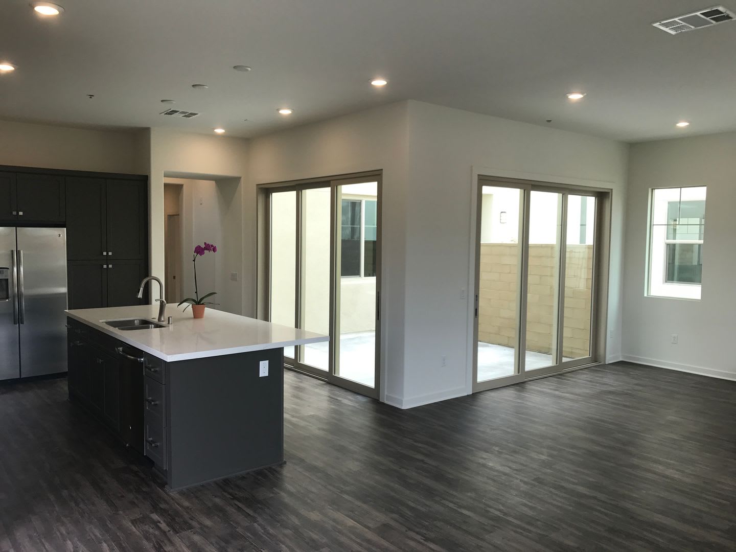 Modern Great Park Home for Lease – photo 4