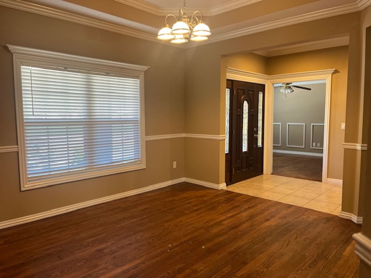 Bentonville 4 bedroom 3 car garage home near trails & Bentonville Square! – photo 2