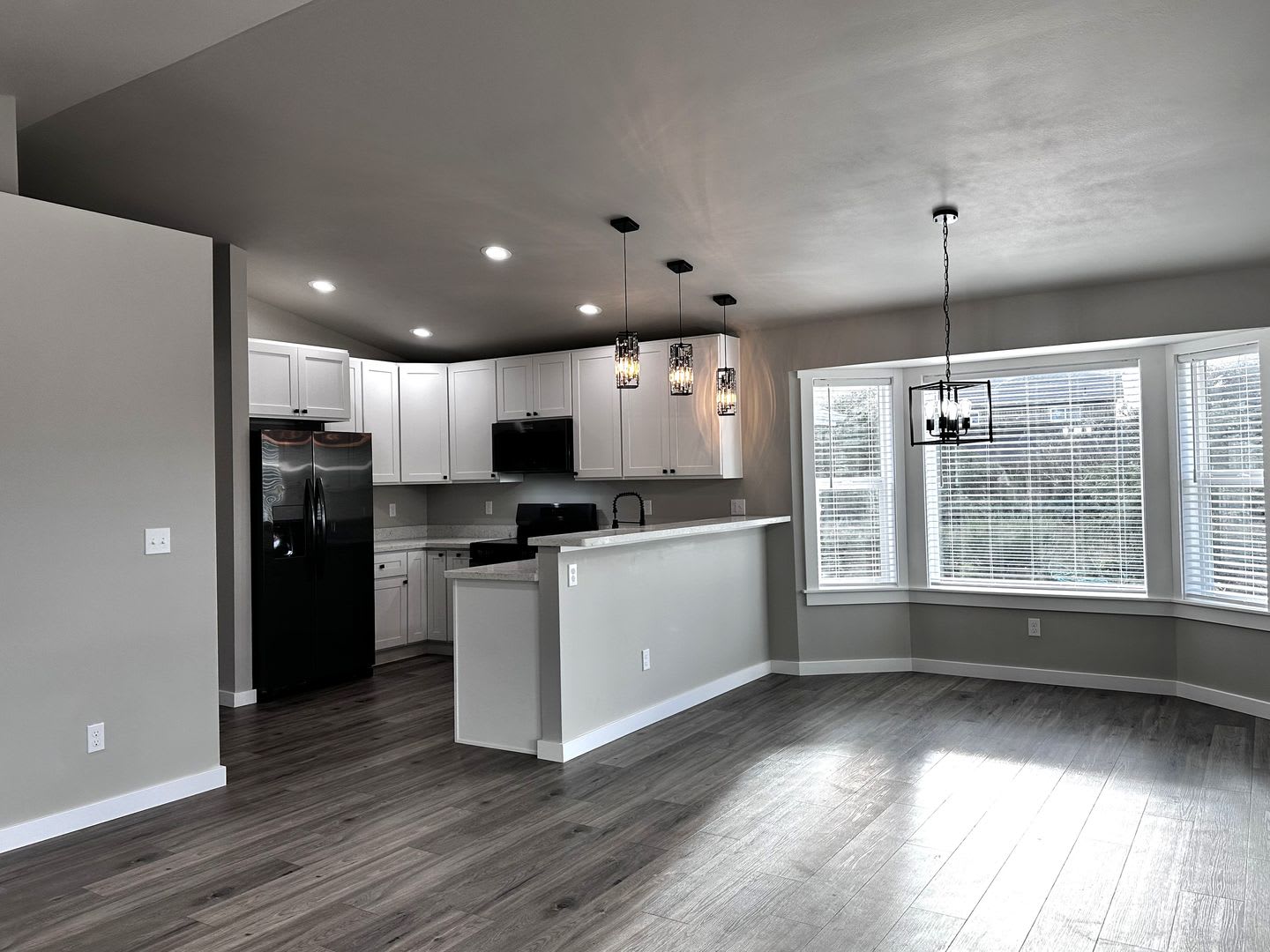 Gorgeous 2 Bedroom, 2 Bath with Garage is ready for you! – photo 3