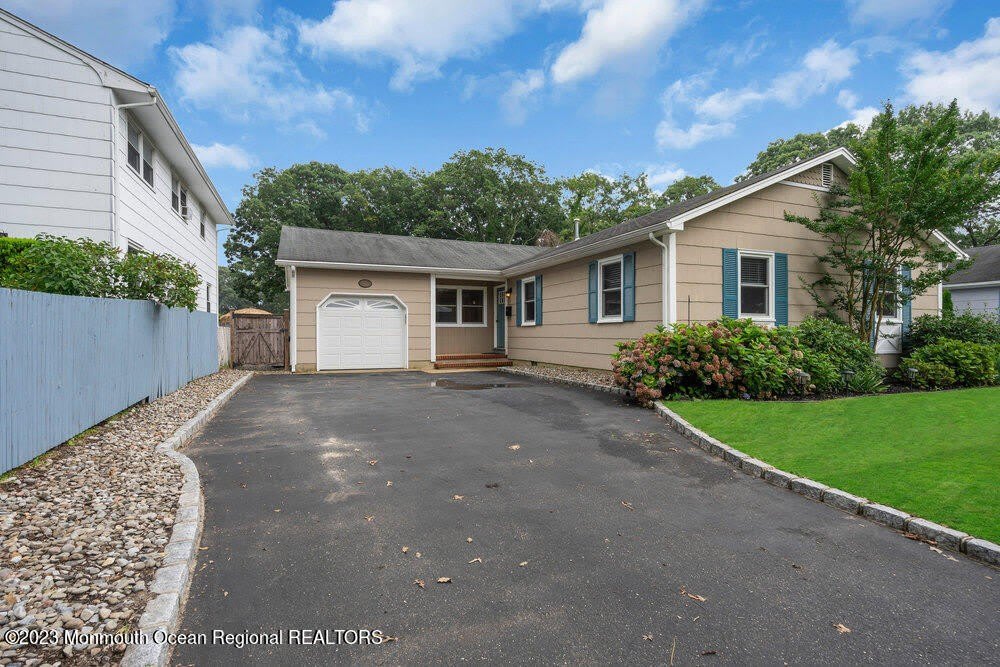 802 Laura Herbert Drive – photo 3
