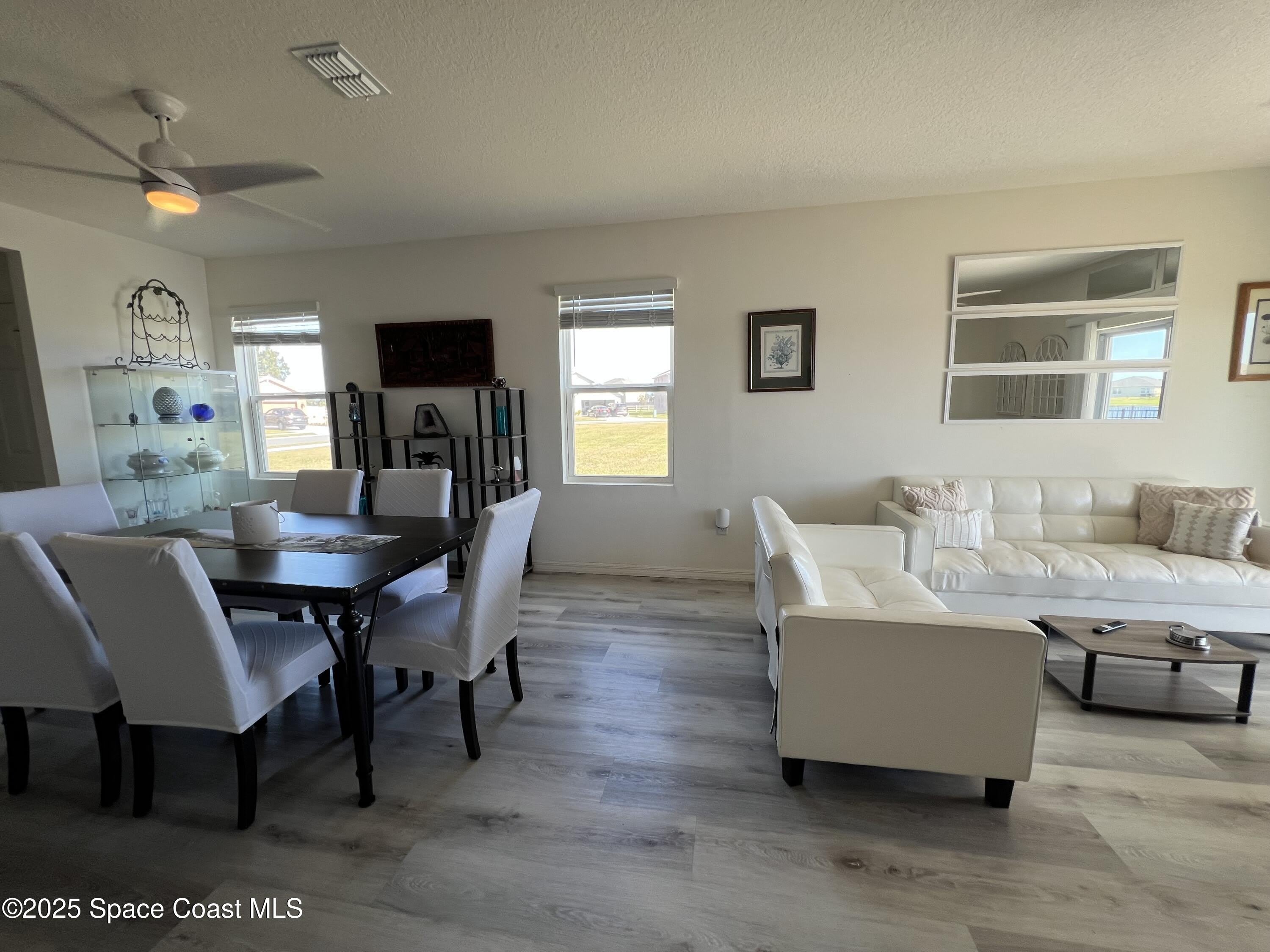 976 Trinity Street – photo 4