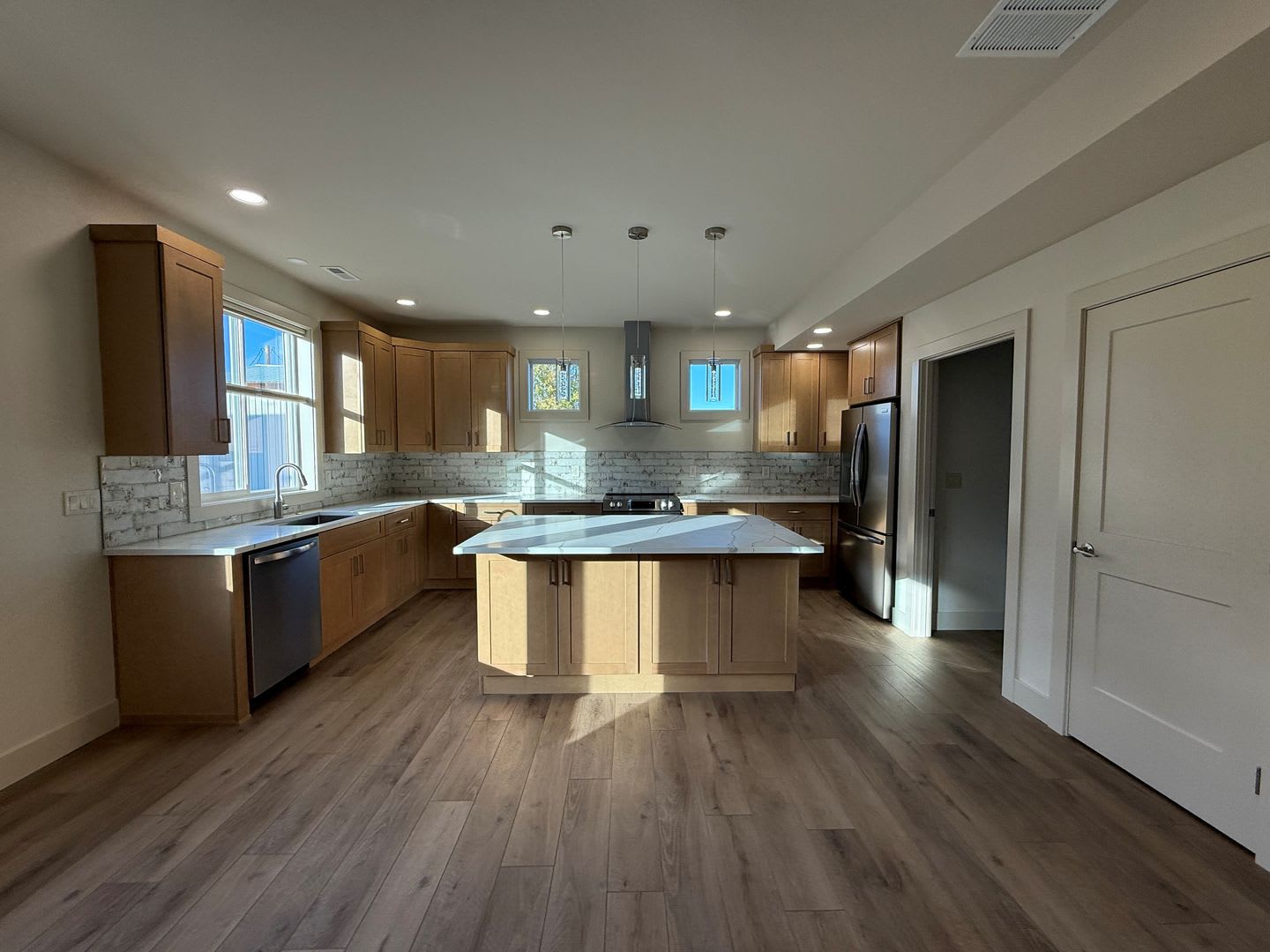 Now renting brand-new 3 bedroom, one Study/Den, 2.5 bathroom House – photo 2