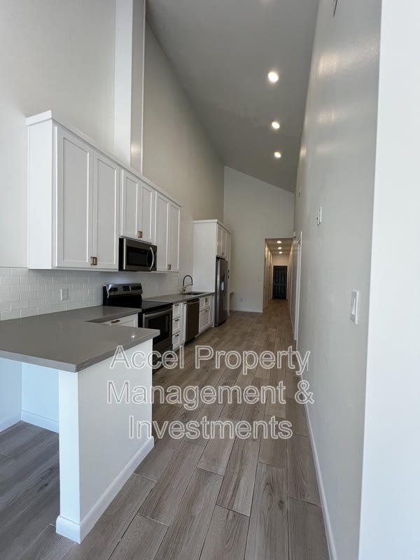 2120 Date Palm Ave. – photo 4