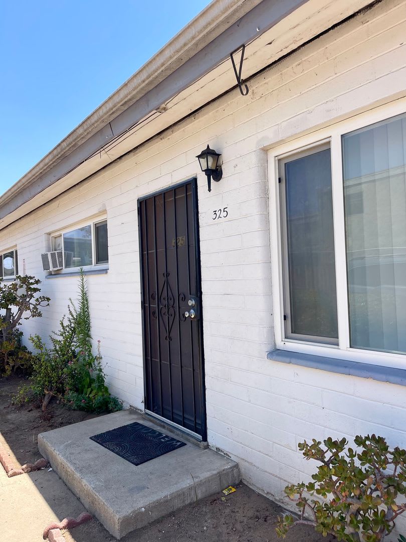 Beautiful 2 bedroom 1 bathroom with a private yard in the heart of El Cajon – photo 1