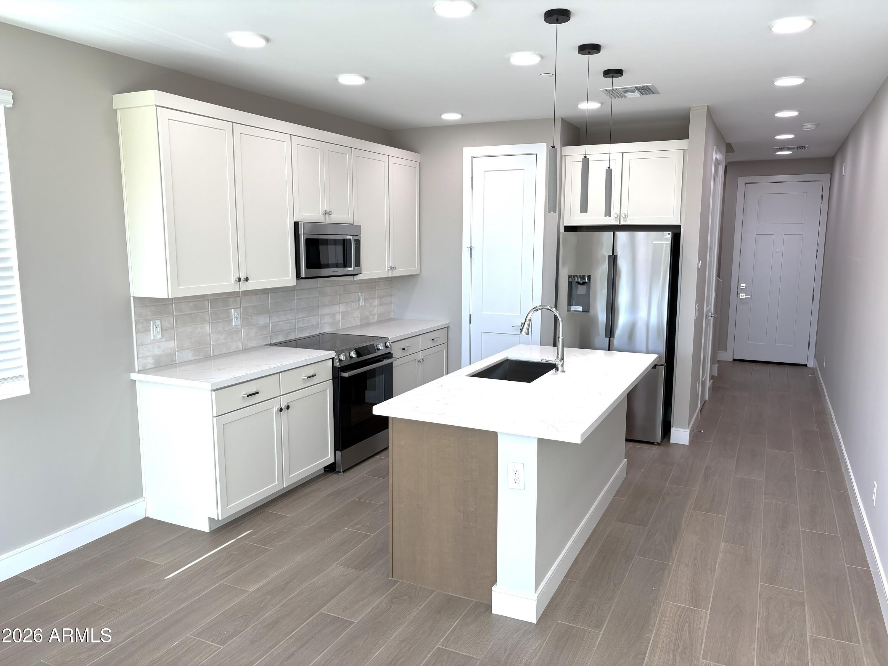 1009 E PASADENA Avenue – photo 2