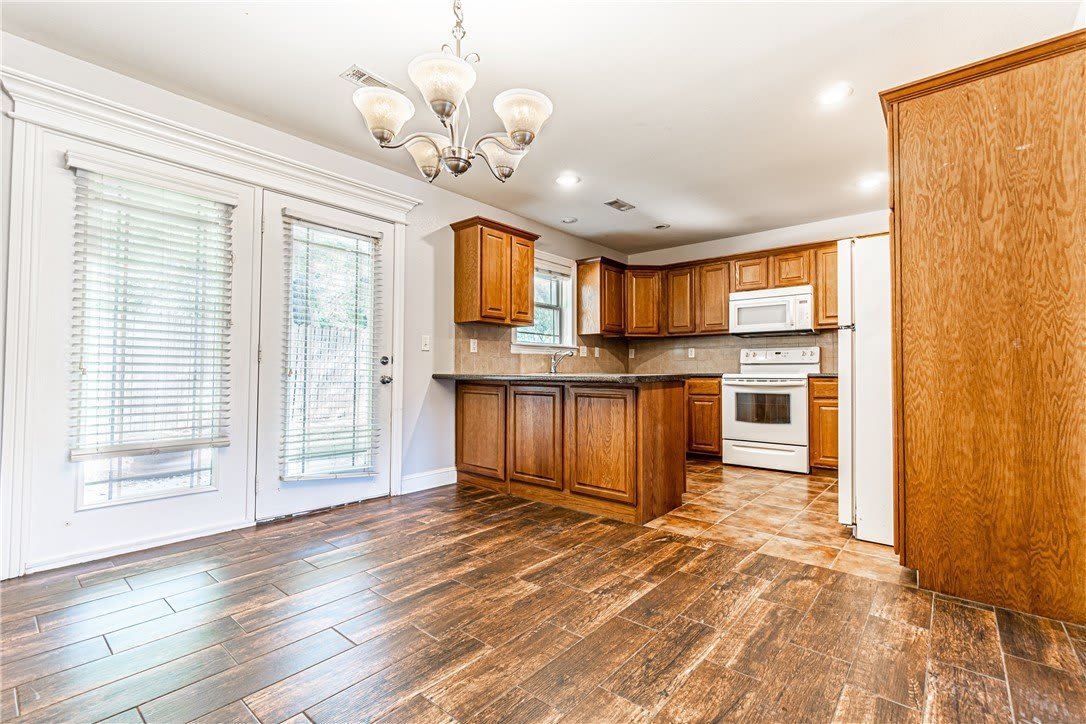 802 NW Baker Street – photo 2