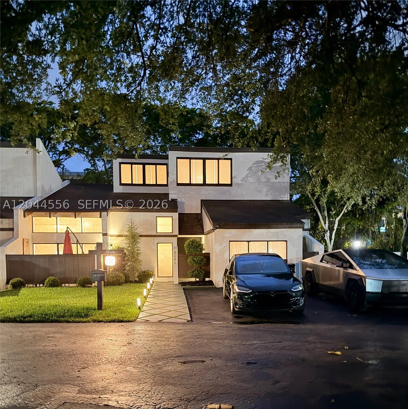 8646 SW 94th St – photo 1