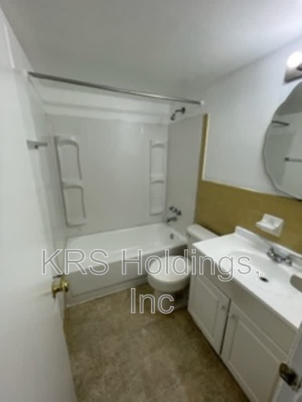 1255 Nelson St – photo 3