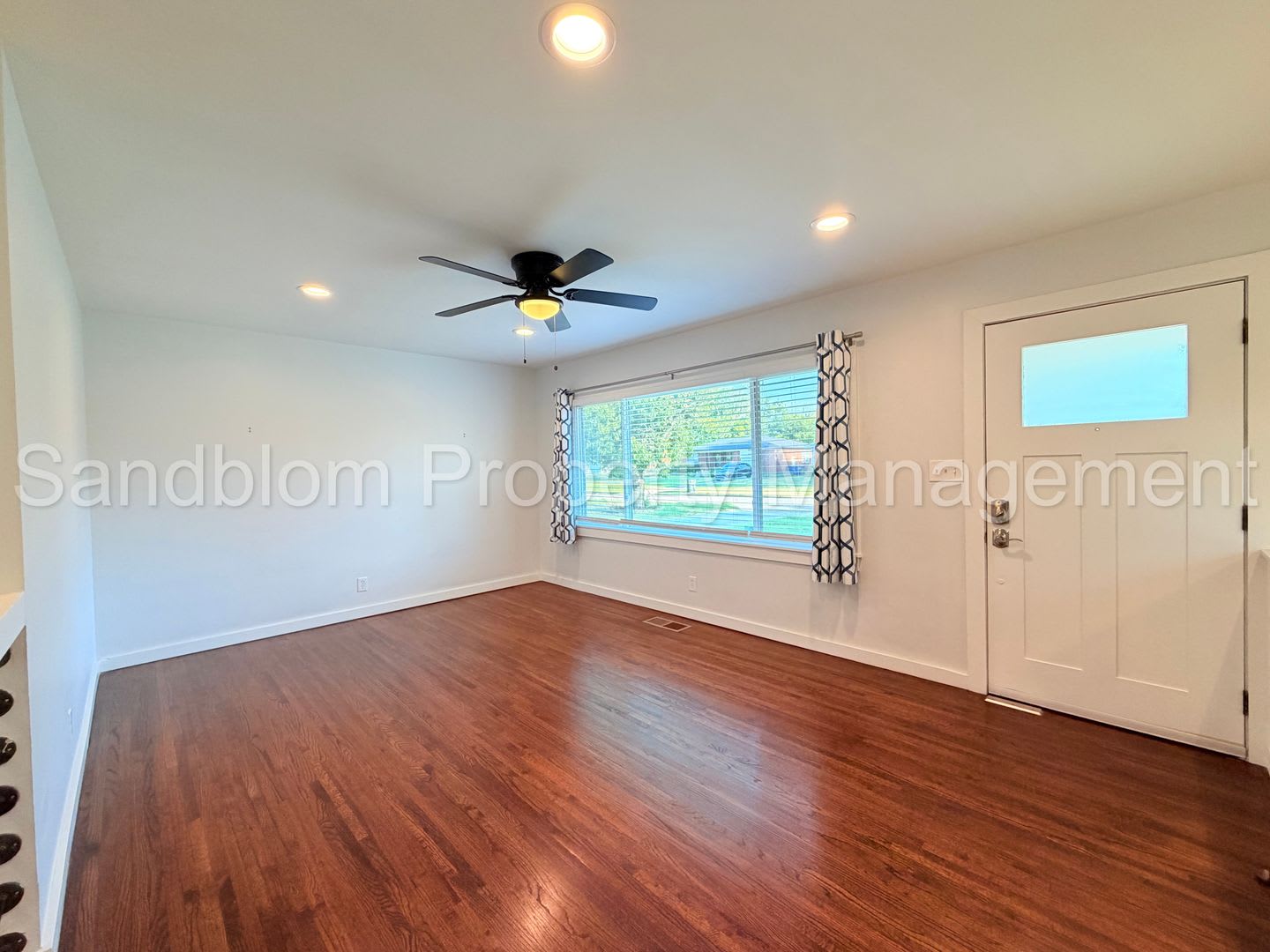 For Lease – photo 2