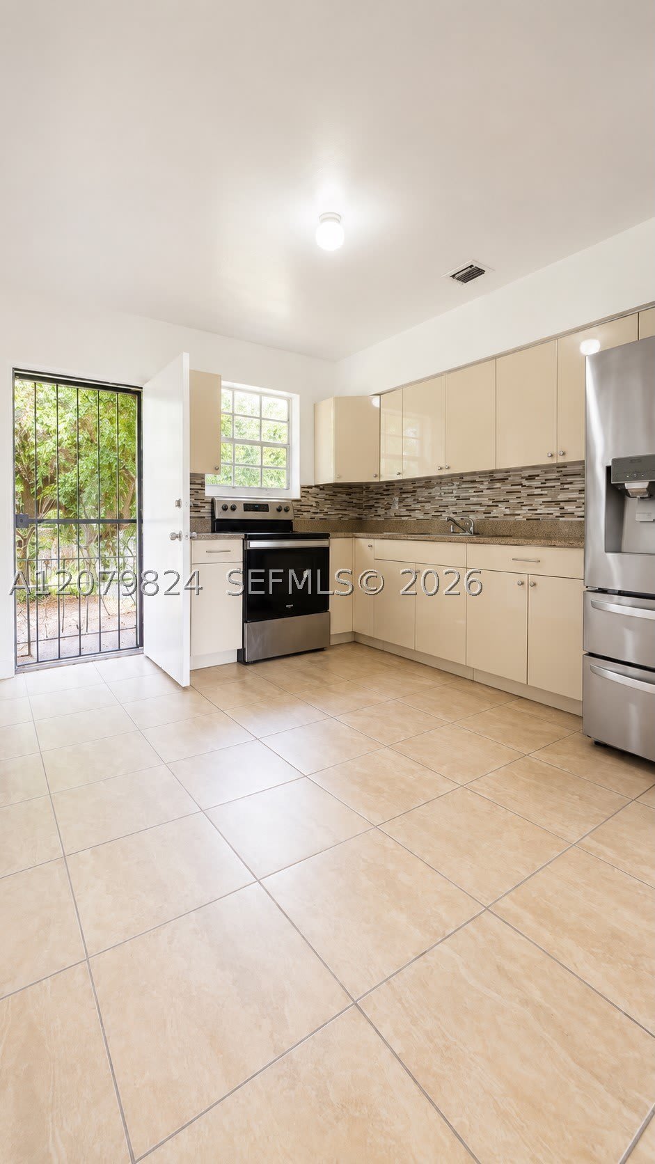 1421 NE 148th St – photo 4