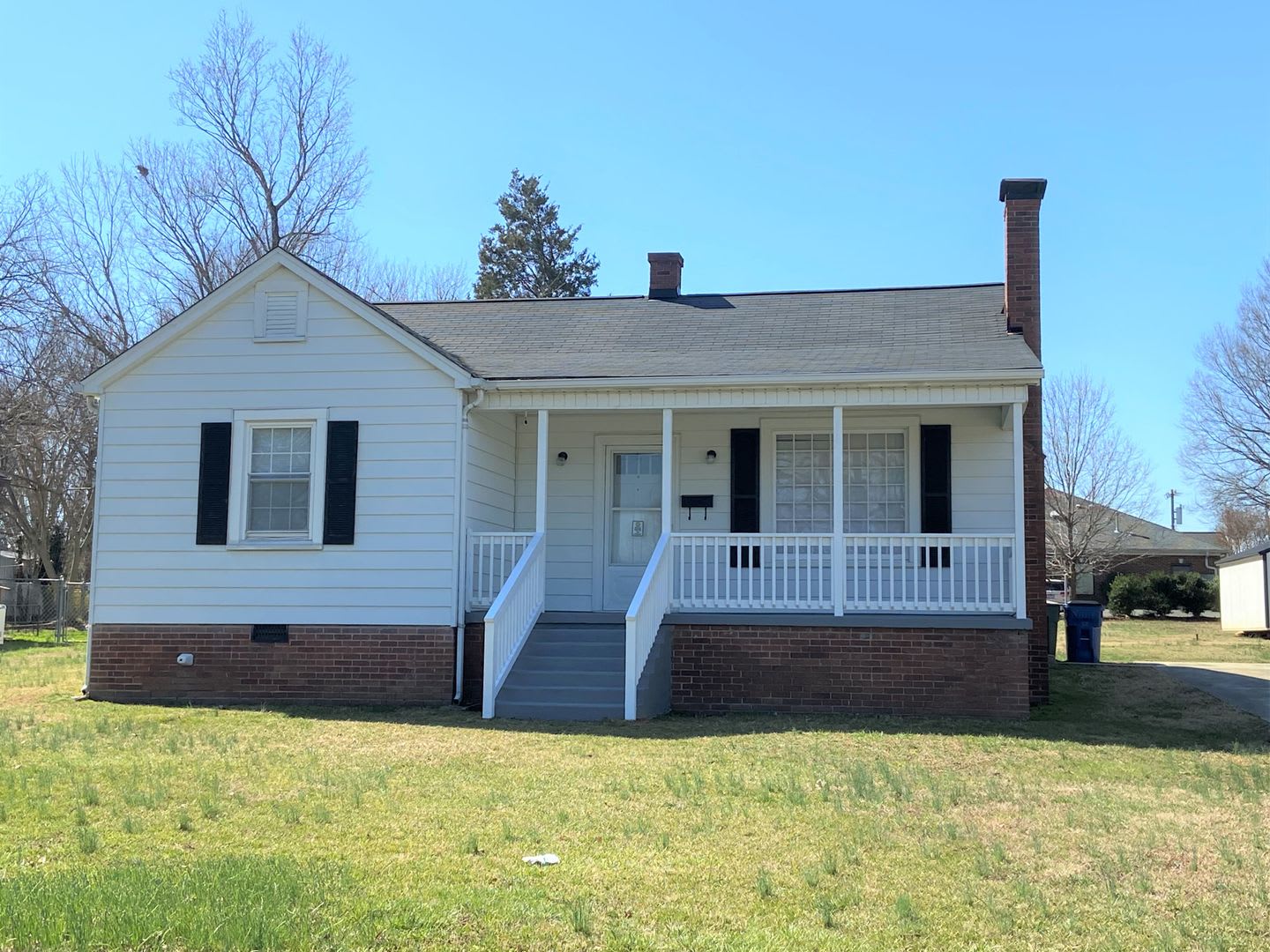 ~~~ Pretty Home in Downtown Graham ~~~ – photo 1