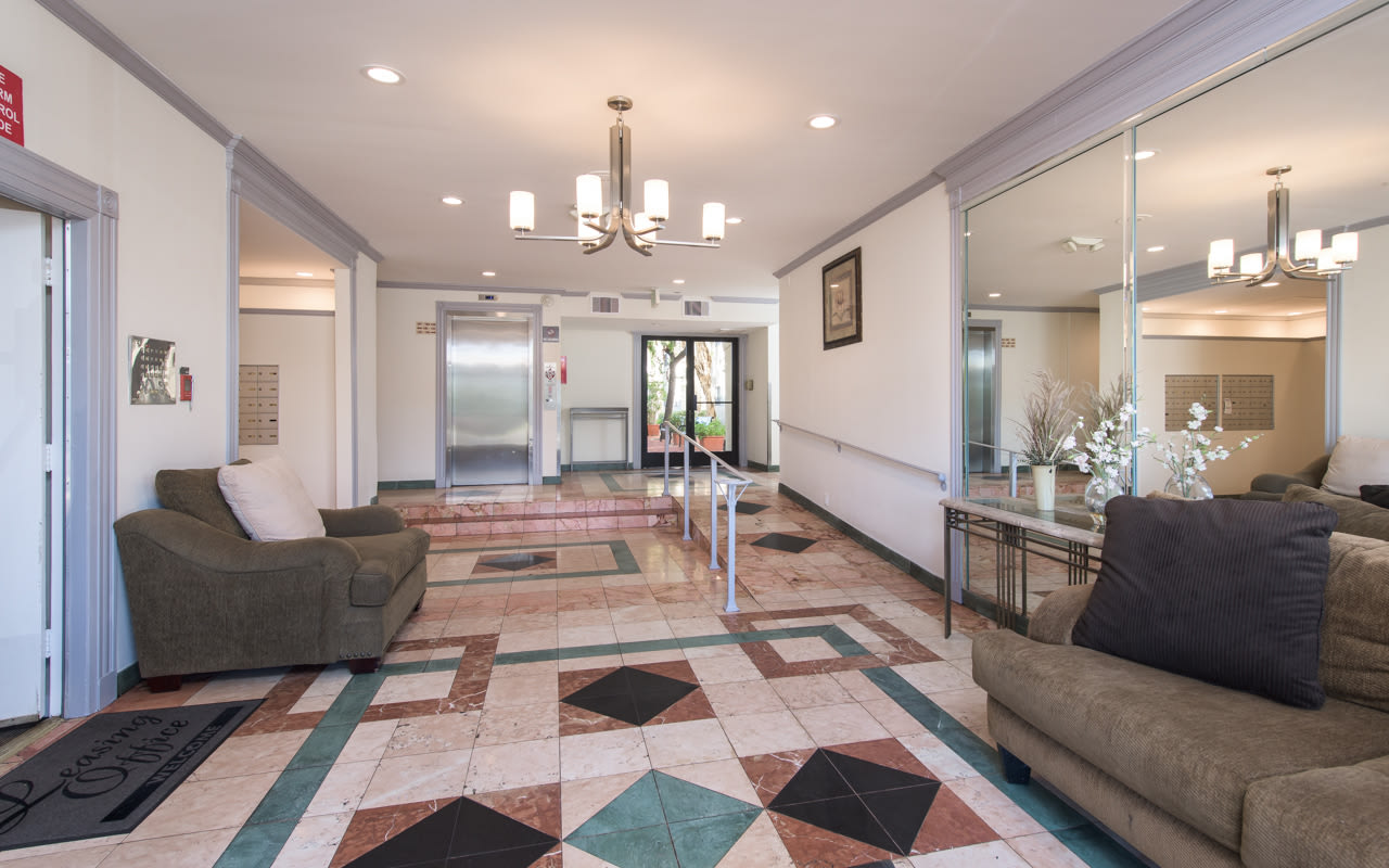Tarzana Springs – photo 2