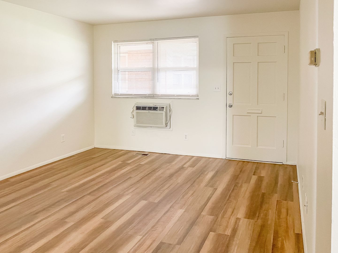Newly Updated 2 Bedroom – photo 3