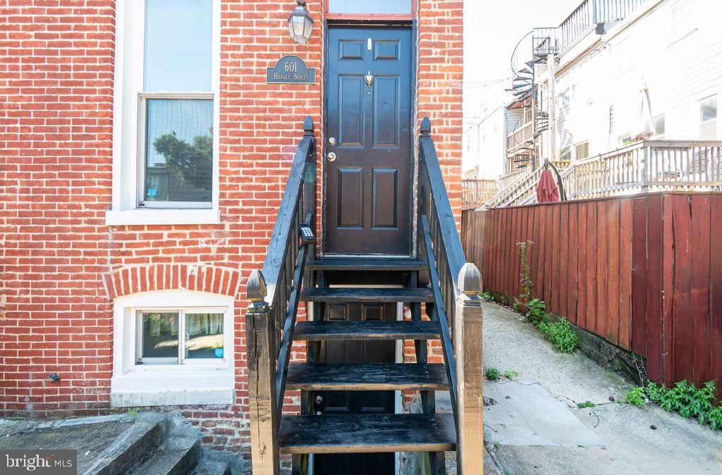 601 HARVEY Street – photo 2