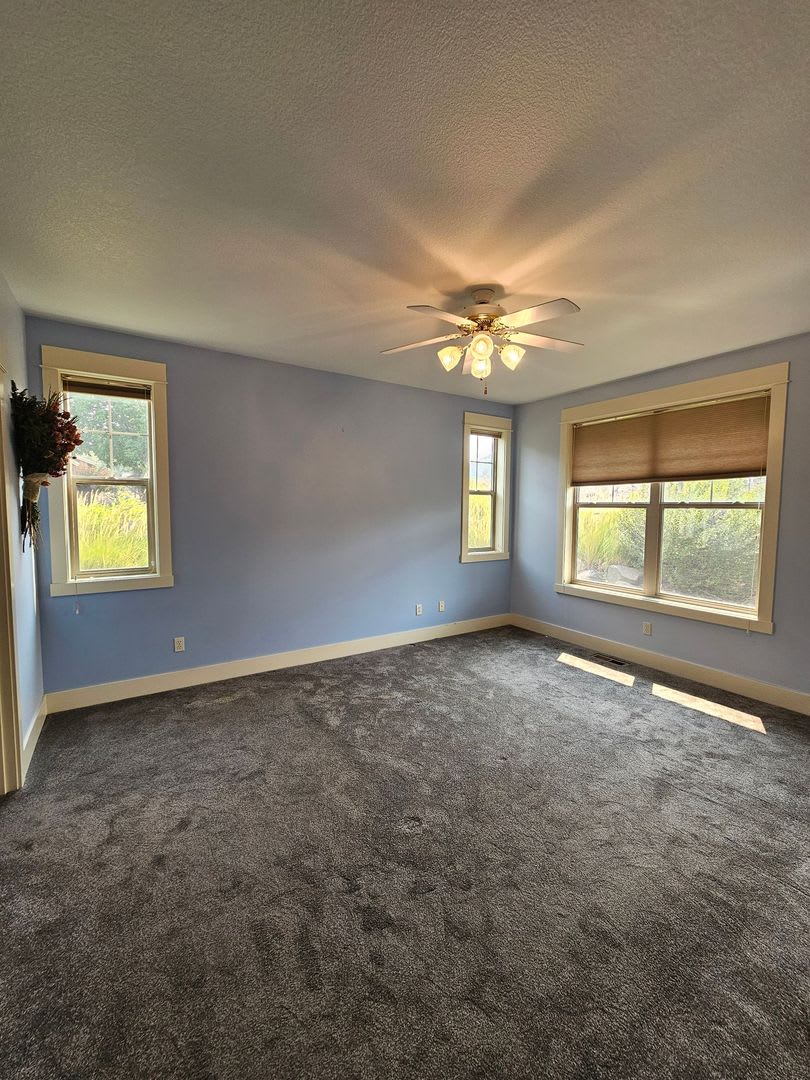 Yarrow Neighborhood Home with Central A/C, Landscaping Included! – photo 4
