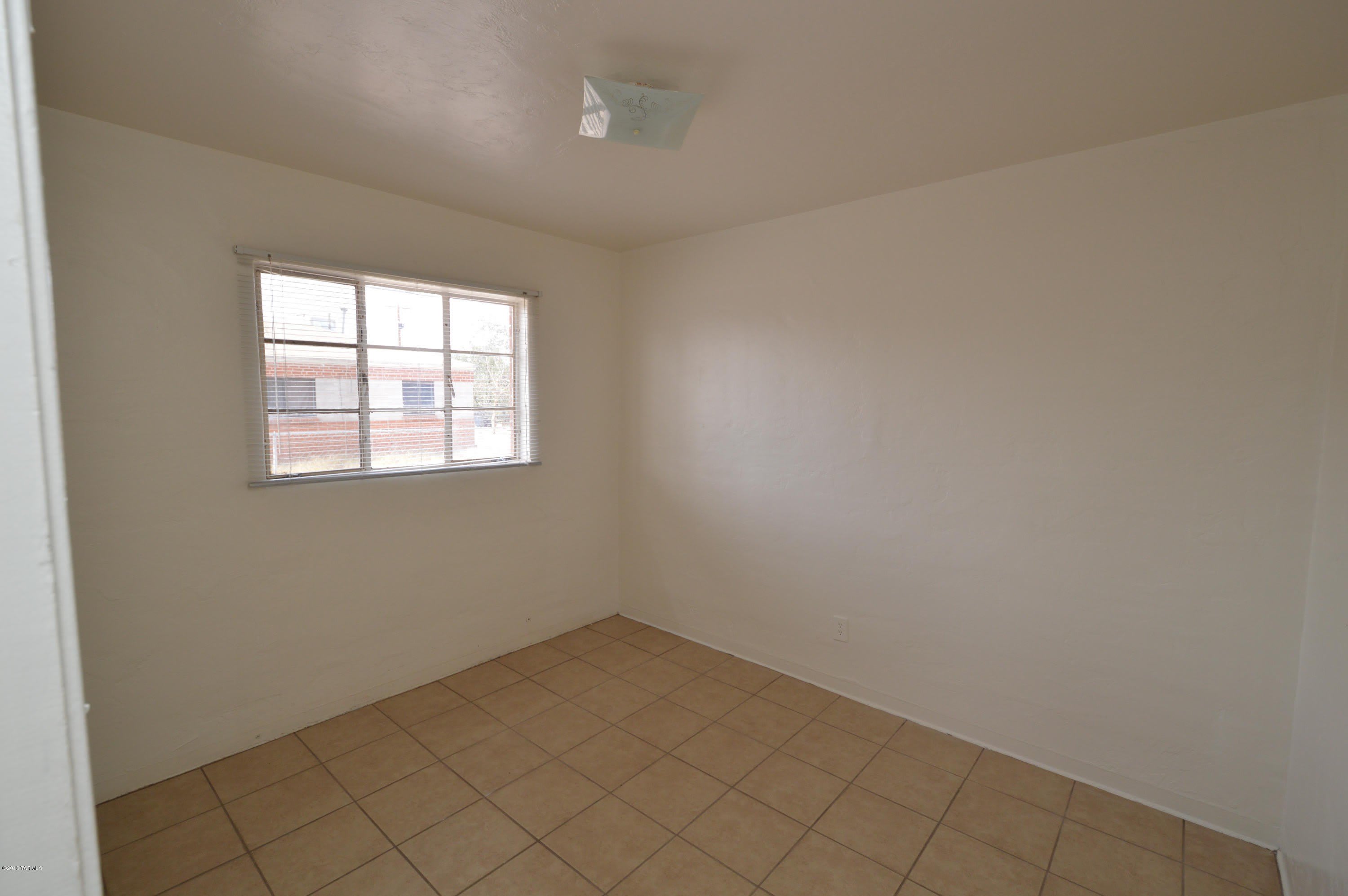 4525 E Montecito Street – photo 5