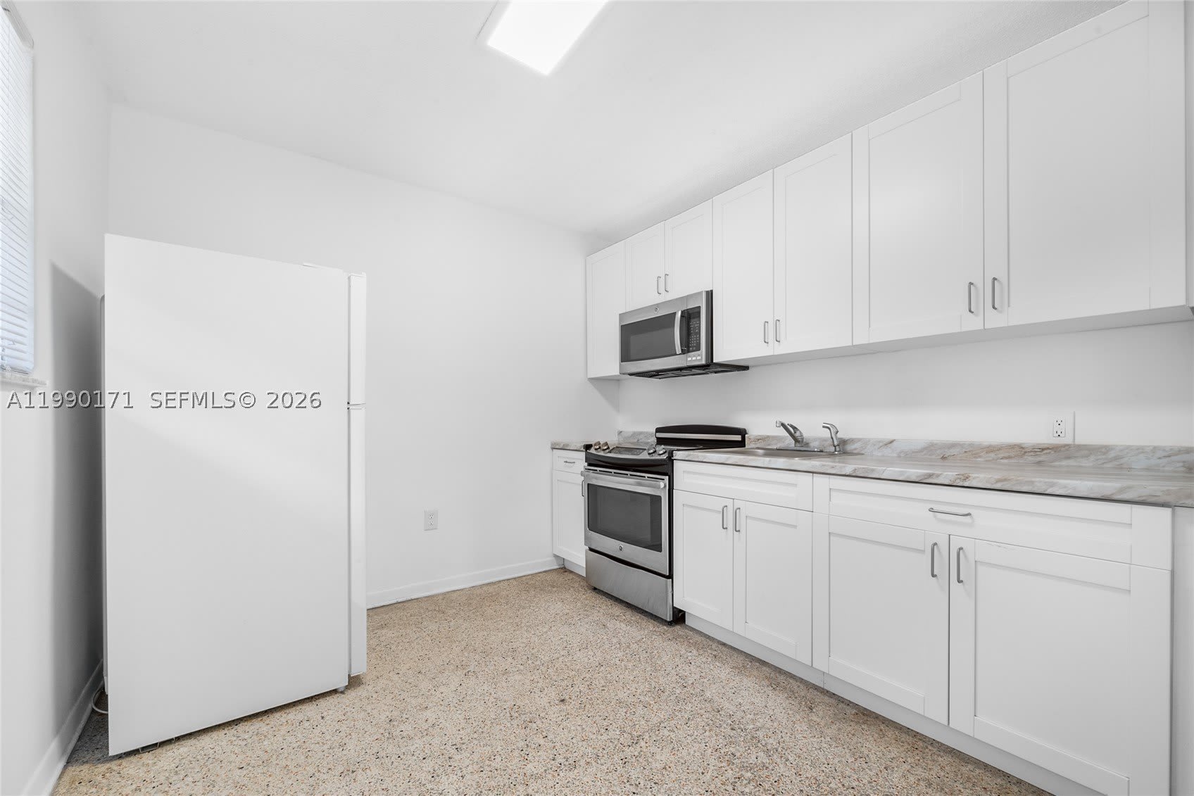 2661 SW 11th St – photo 2