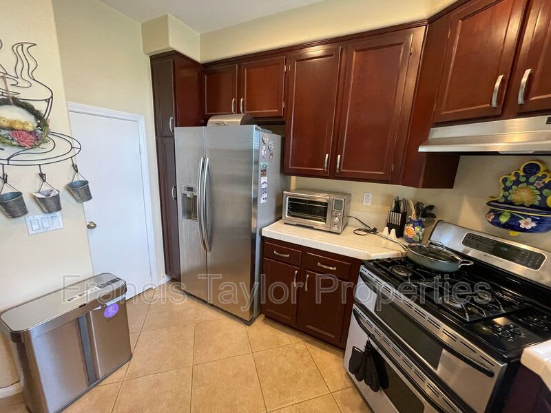 176 Aurora Ave – photo 3