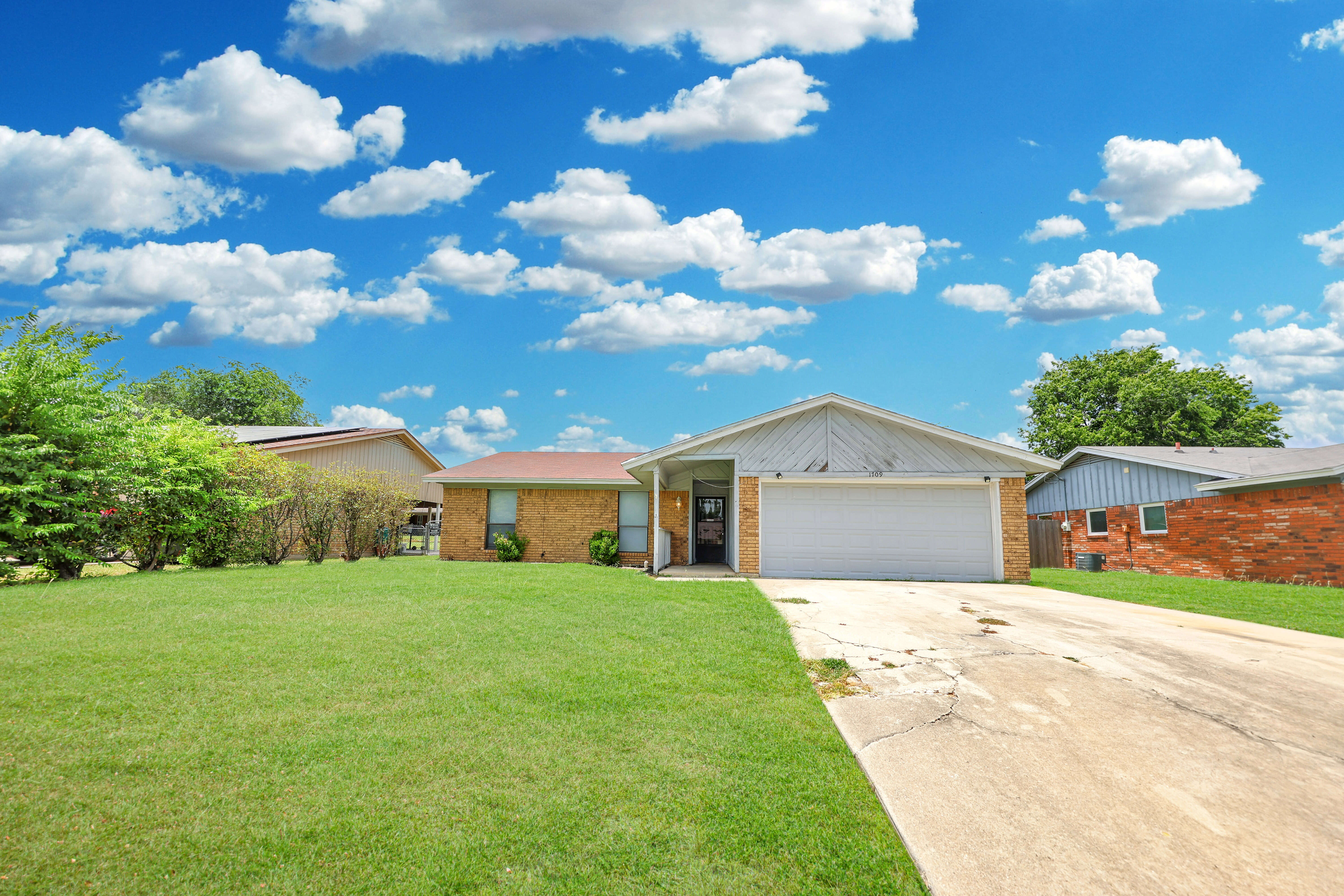 1709 Moonlight Dr – photo 1