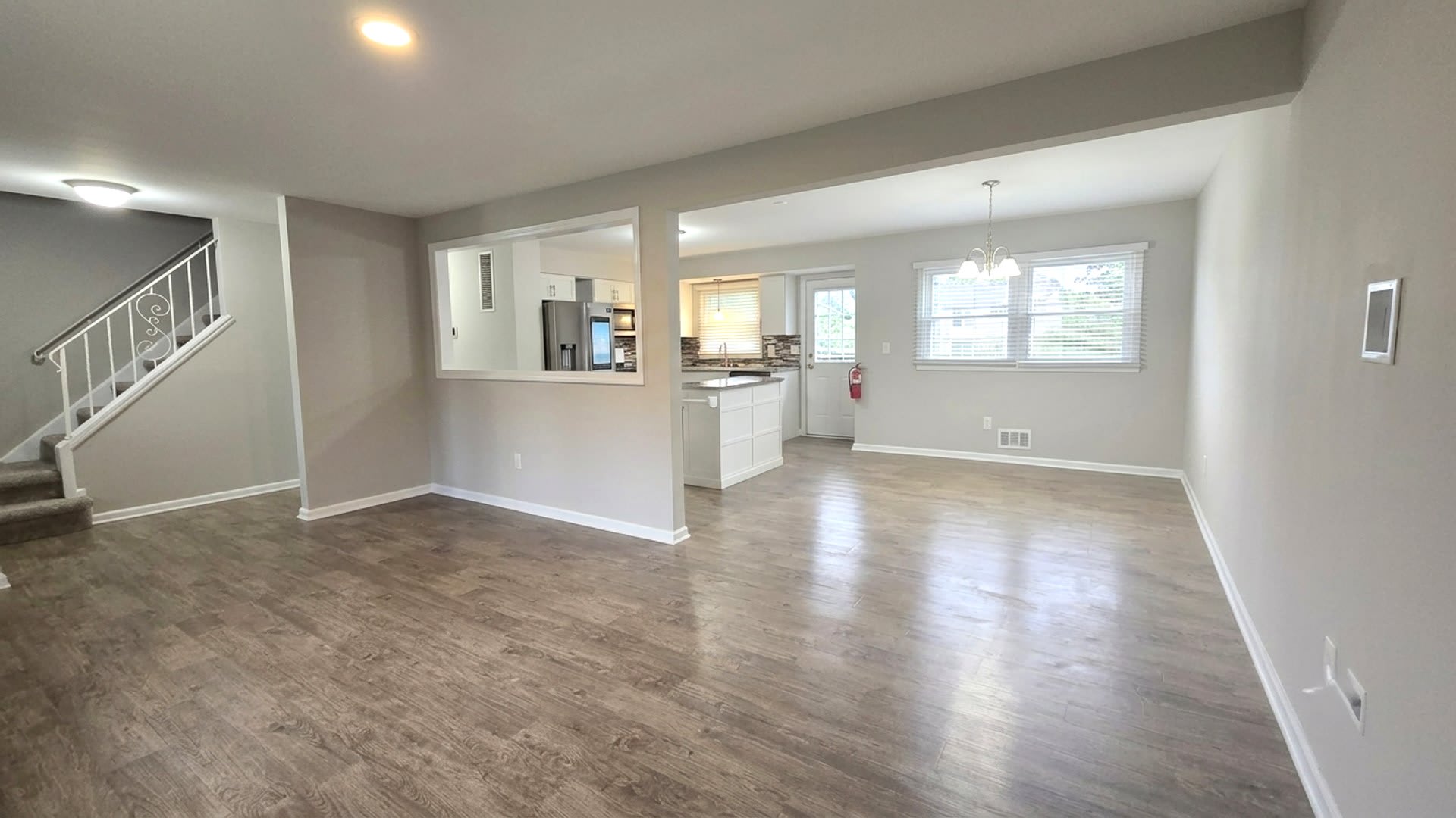 Welcome to this 4 bedroom 2 Bull Bathroom home with a Garage – photo 2