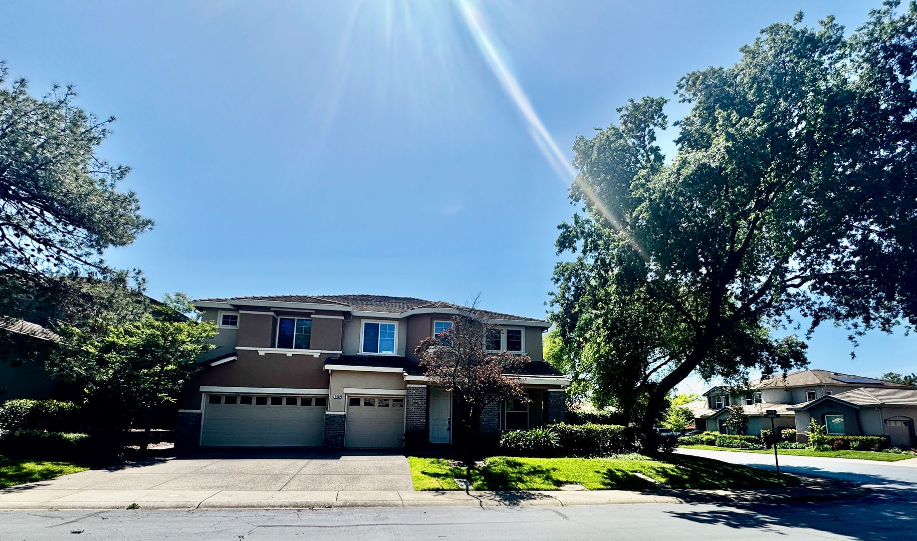 Stunning Expansive Two Story Home – photo 2