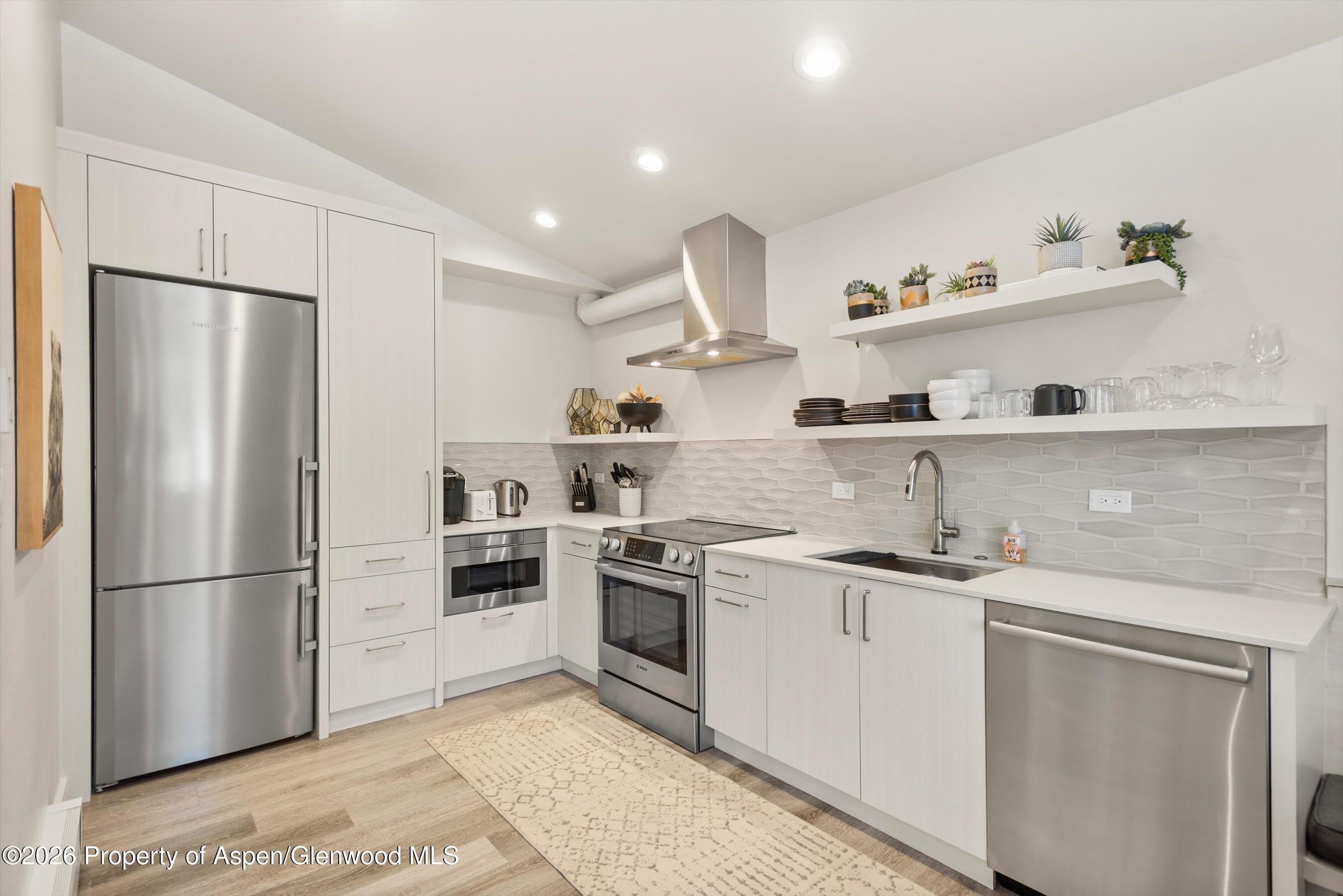 220 W Main Street – photo 5