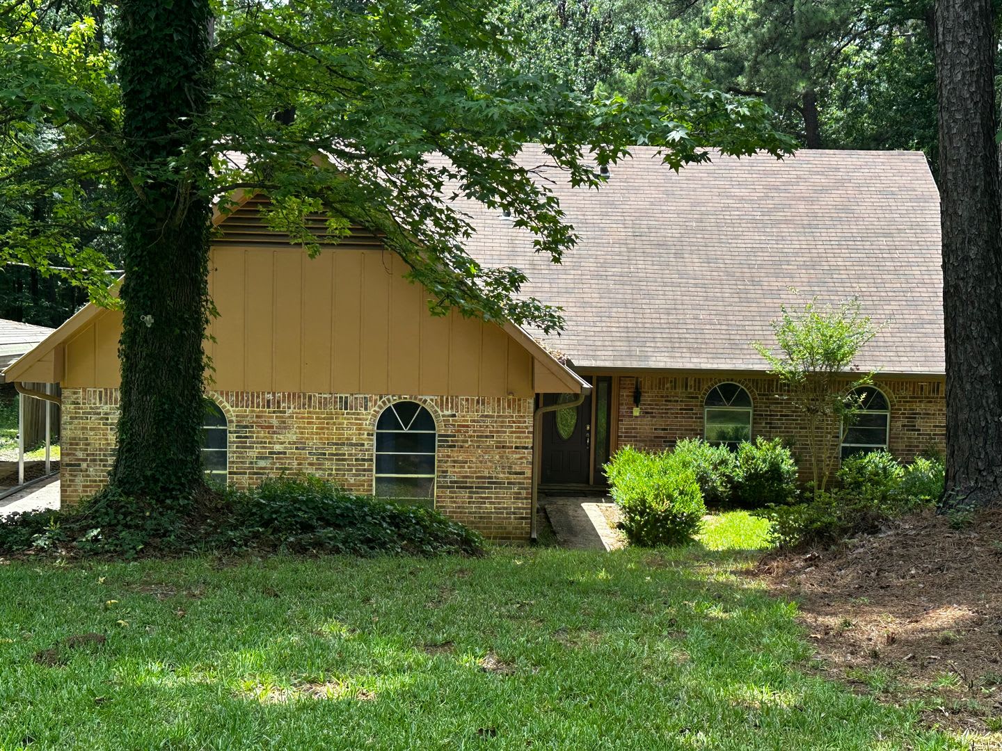 Gorgeous Remodeled 4 Bedroom Home – photo 1