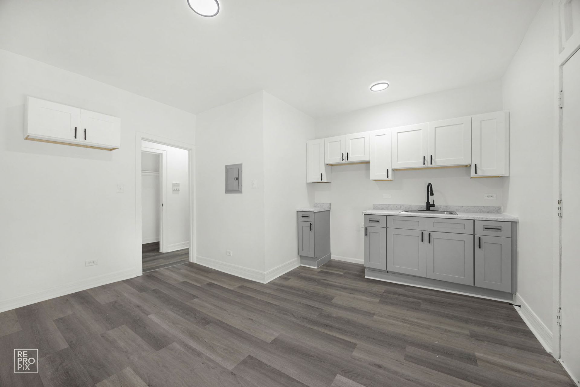 8101 S Drexel Ave – photo 1