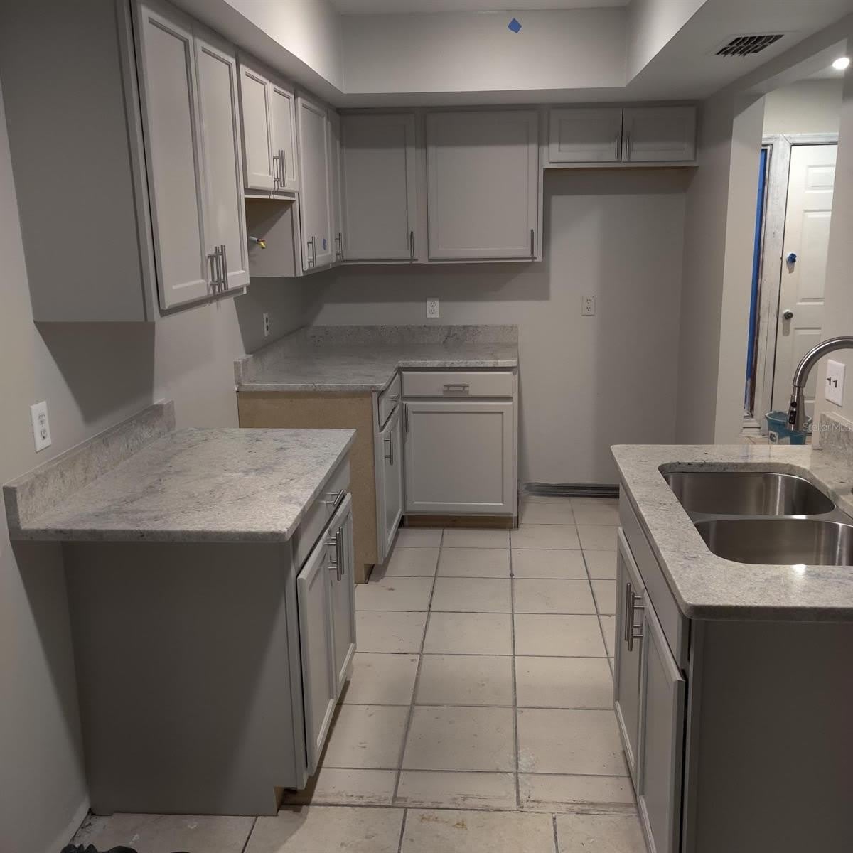 722 W COLUMBIA Avenue – photo 2