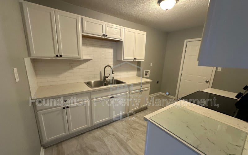 687 Creekstone Circle – photo 3