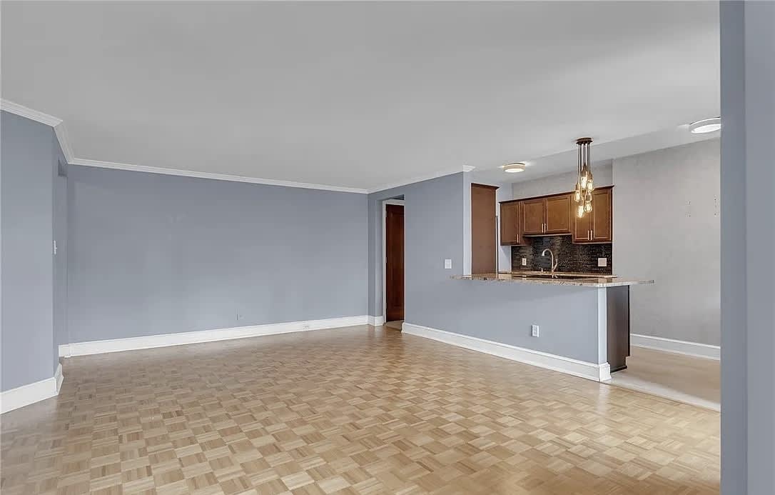 800 W Ferry St Apt 5B – photo 3