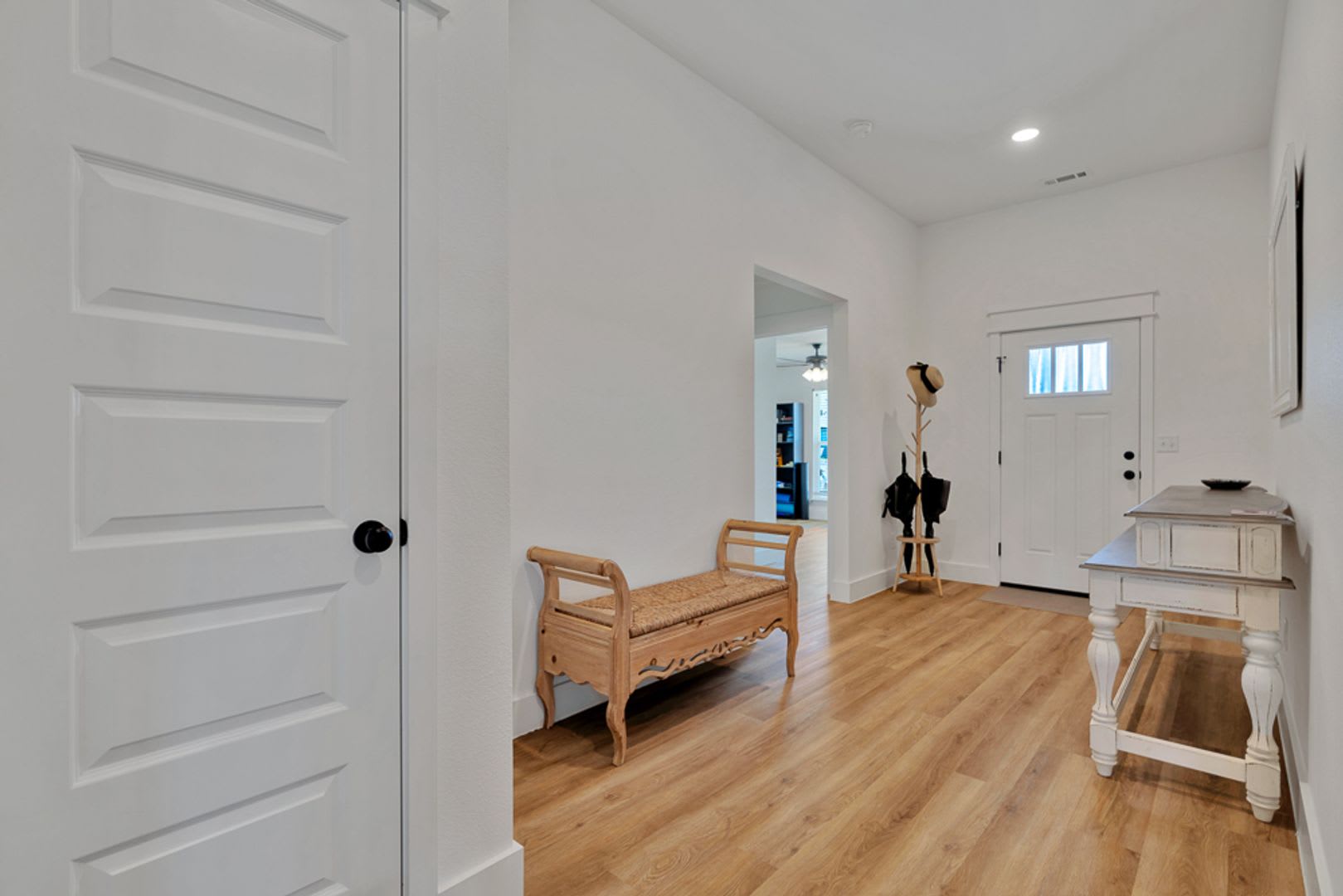 Newly built 3 Bed 2 bath home with Large backyard – photo 4