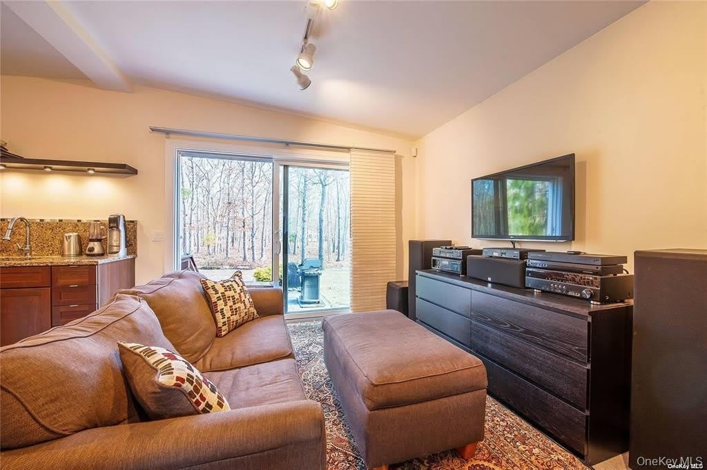 63 Gardiners Lane – photo 4