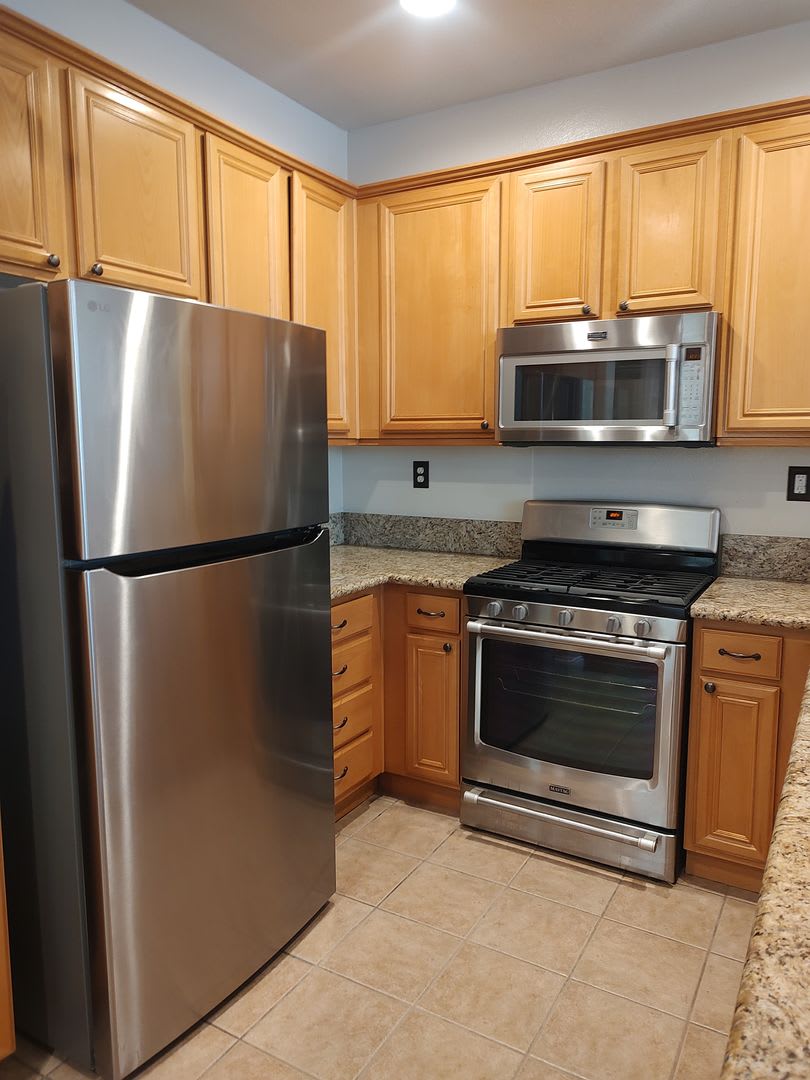 Move-in Ready! 3-Bedroom Skyview Ridge Townhome – photo 5