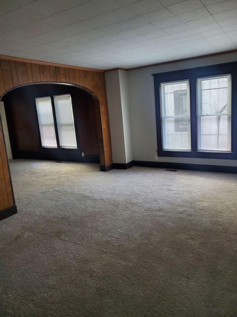 For Rent: 623 W 9th St. Spacious 3 Bedroom Home! Nice Porch! Pet Friendly! – photo 2