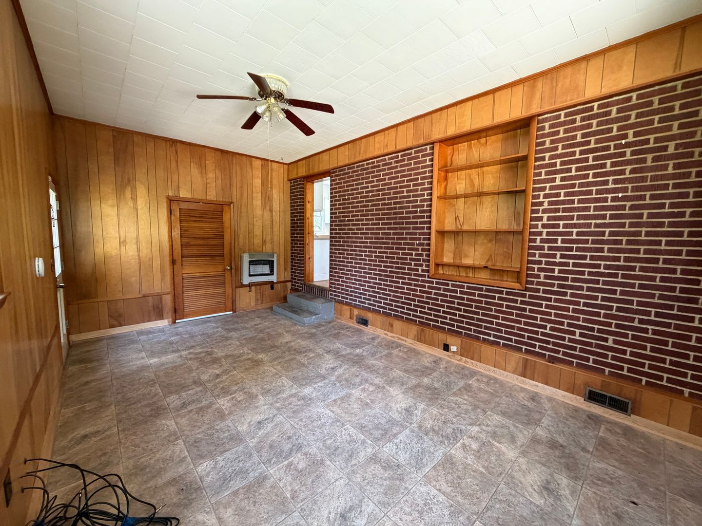 3 BEDROOM / 1 BATHROOM HOME – photo 3